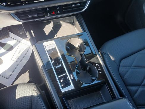 Used 2024 Volkswagen Atlas SE image 24