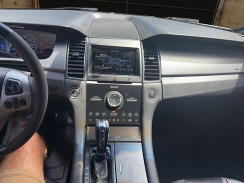 Used 2013 Ford Taurus SHO AWD/4WD image 29