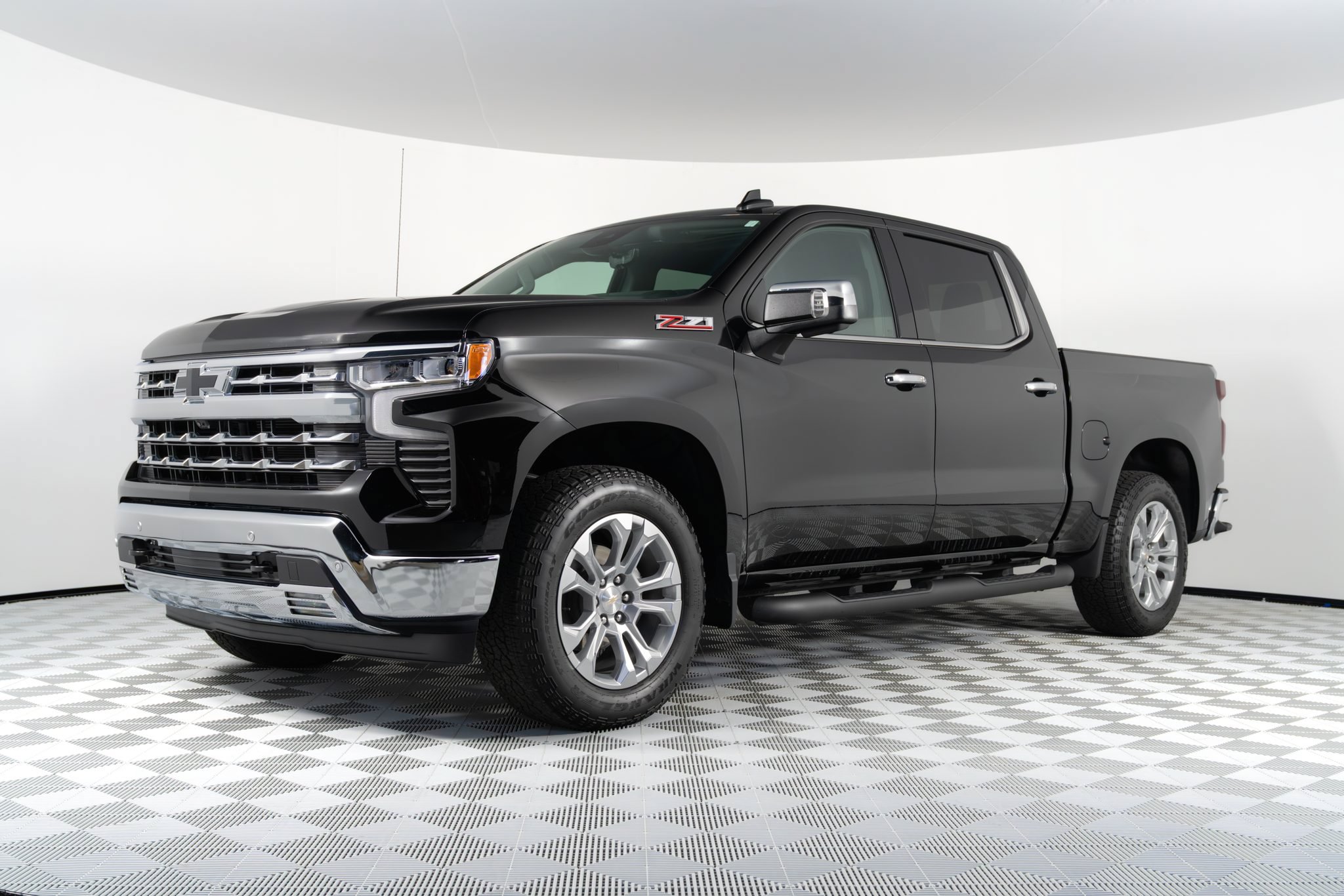 Used 2023 Chevrolet Silverado 1500 LTZ w/ LTZ Premium Package AWD/4WD image 10