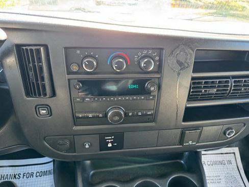 Used 2015 Chevrolet Express 2500 Extended image 26