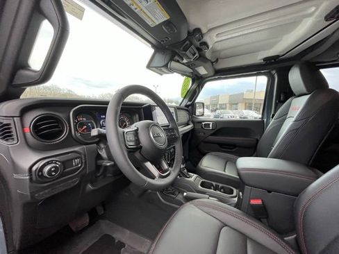 Used 2025 Jeep Gladiator Rubicon w/ Convenience Group image 10