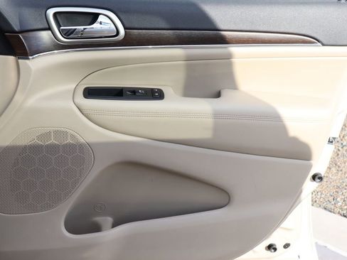 Used 2015 Jeep Grand Cherokee Limited image 24