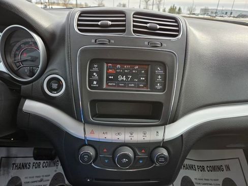 Used 2018 Dodge Journey SE image 17