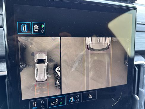 Used 2025 GMC Acadia Elevation image 24