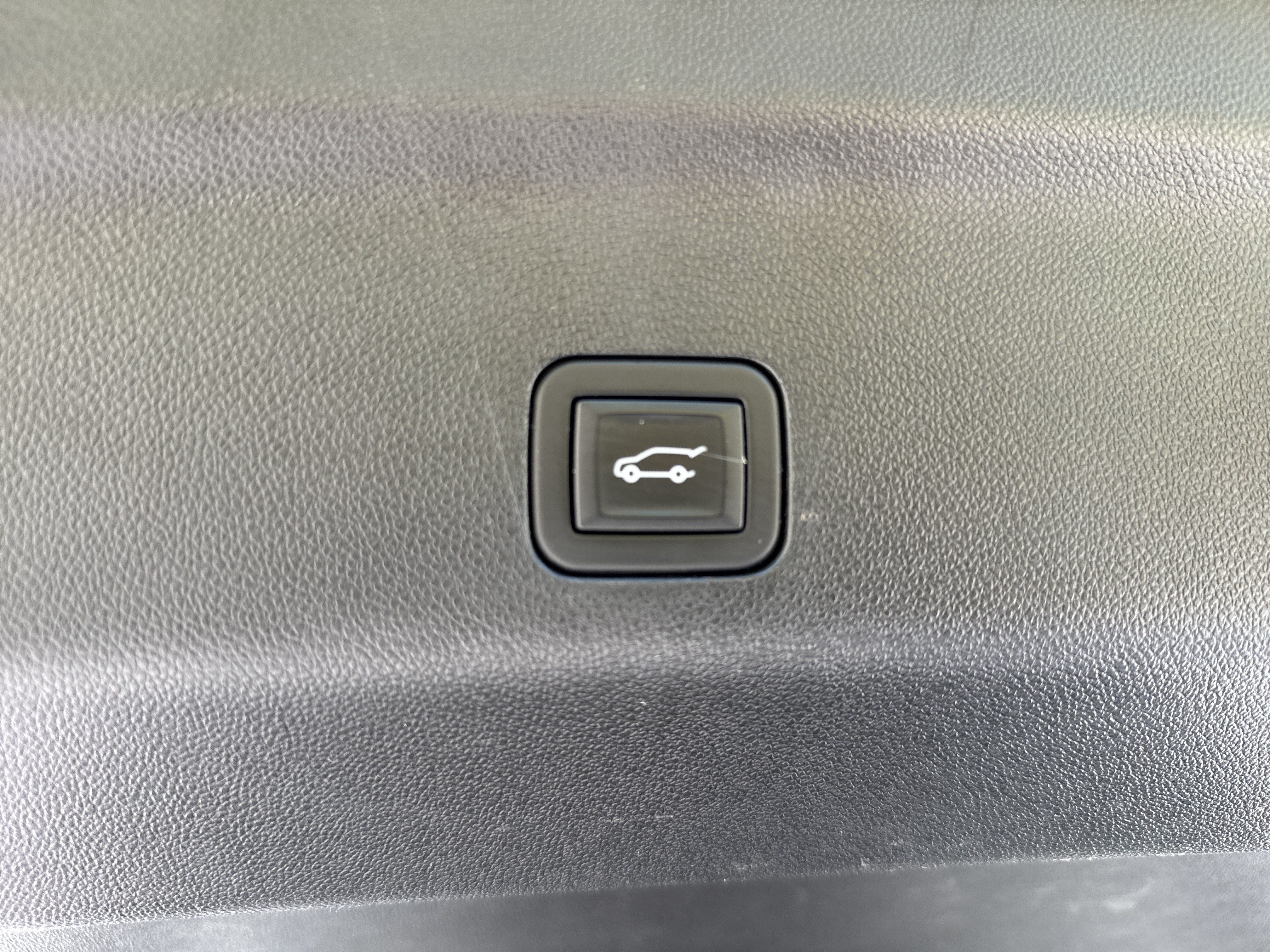 Used 2023 GMC Yukon XL Denali Ultimate w/ LPO, Floor Liner Package AWD/4WD image 39