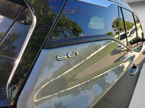 Used 2023 GMC Terrain SLT w/ Infotainment Package II FWD image 19