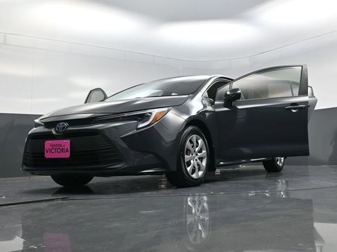 Used 2023 Toyota Corolla LE image 25