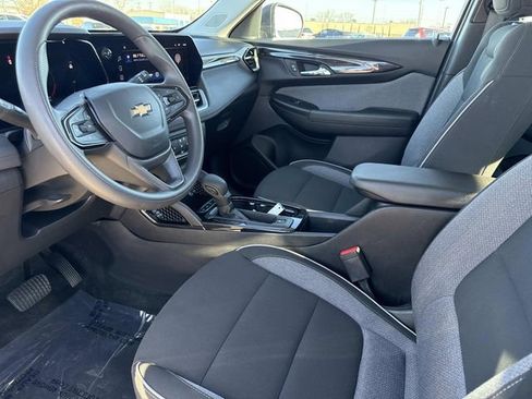 Used 2024 Chevrolet TrailBlazer LS image 11
