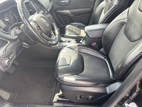 Used 2019 Jeep Cherokee Latitude Plus AWD/4WD image 11
