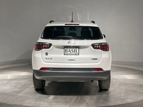 Used 2022 Jeep Compass Latitude image 12