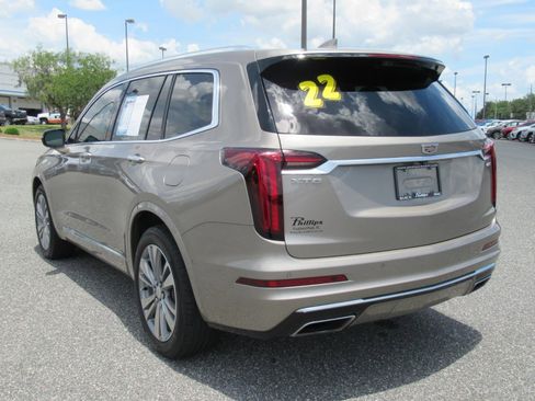 Used 2022 Cadillac XT6 Premium Luxury w/ Technology Package FWD image 5
