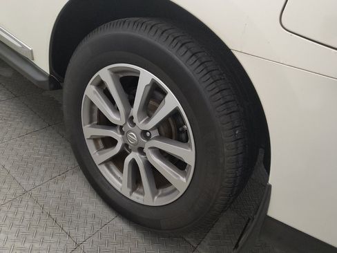 Used 2015 Nissan Pathfinder SL w/ Cargo Package FWD image 31