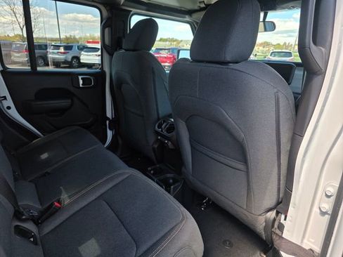 Used 2025 Jeep Gladiator Sport AWD/4WD image 13