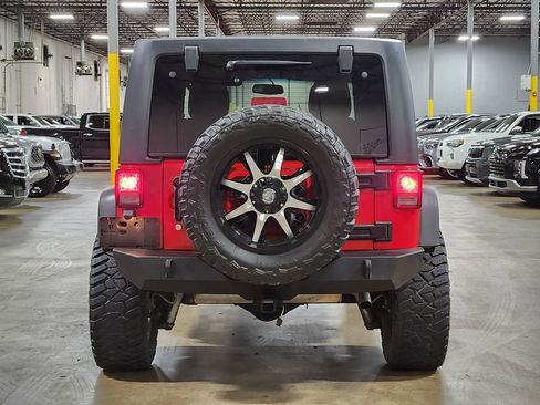 Used 2017 Jeep Wrangler Unlimited Rubicon w/ Connectivity Group image 10