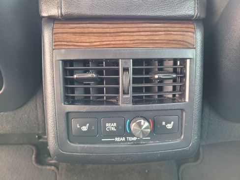 Used 2013 Toyota Avalon Limited FWD image 43