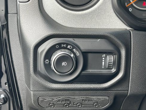 Used 2025 Jeep Wrangler Sport AWD/4WD image 29