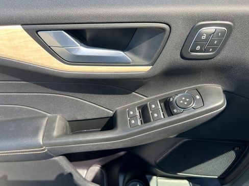 Used 2022 Ford Escape Titanium w/ Titanium Elite Package image 11