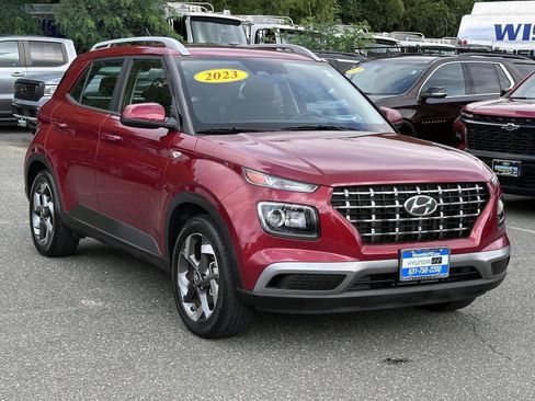 Used 2023 Hyundai Venue SEL w/ Cargo Package FWD image 5