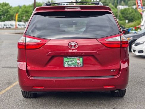 Used 2017 Toyota Sienna XLE w/ XLE Navigation Package FWD image 6