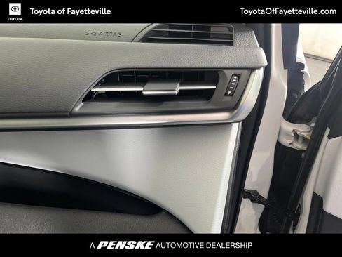 Used 2026 Toyota Sienna XLE FWD image 10