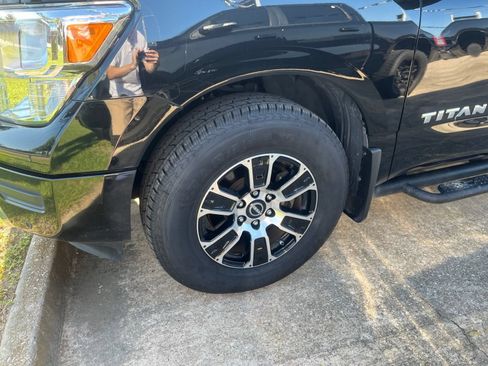 Used 2023 Nissan Titan SV w/ SV Convenience Package RWD image 7