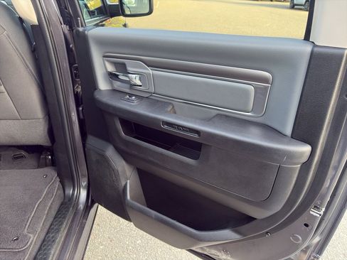 Used 2022 RAM 1500 Classic SLT image 21