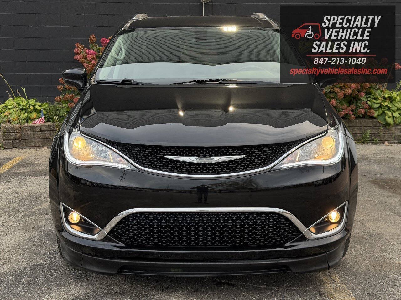 Used 2018 Chrysler Pacifica Touring-L FWD image 10