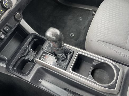 Used 2021 Toyota Tacoma SR5 AWD/4WD image 21