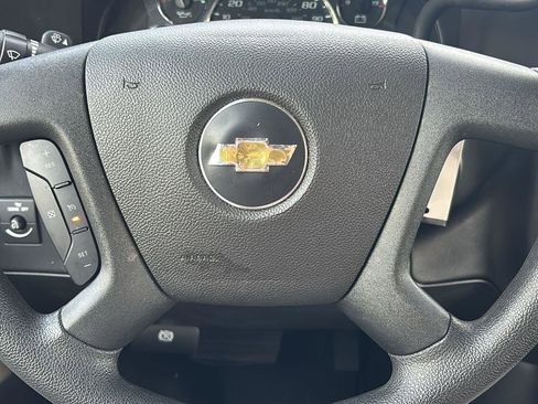 Certified 2025 Chevrolet Express 3500 LT w/ LT Preferred Equipment Group image 22