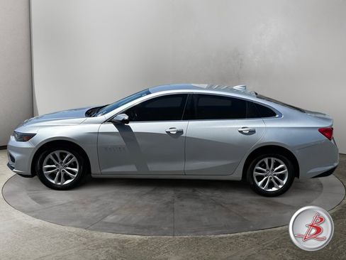 Used 2018 Chevrolet Malibu LT FWD image 4