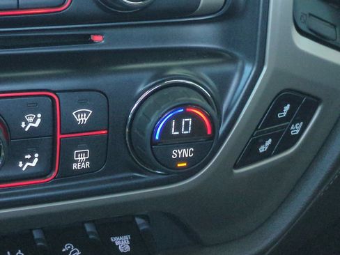 Used 2015 GMC Sierra 2500 Denali w/ Duramax Plus Package AWD/4WD image 29
