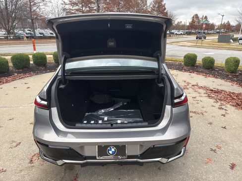 New 2026 BMW 750e xDrive image 25