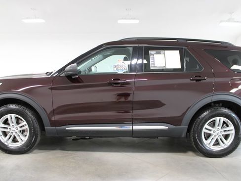 Used 2023 Ford Explorer XLT w/ Equipment Group 202A AWD/4WD image 6