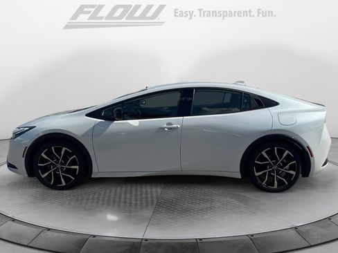 Used 2025 Toyota Prius Plug-In Hybrid FWD image 4