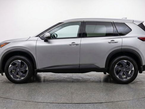 Used 2025 Nissan Rogue SV FWD image 3