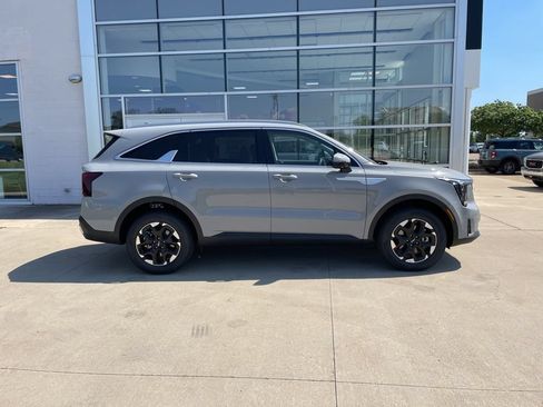 New 2026 Kia Sorento S AWD/4WD image 4