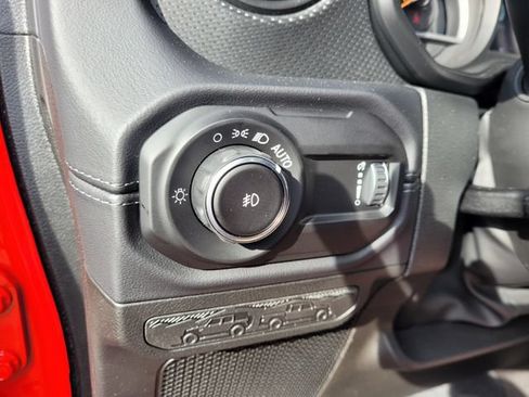 Used 2026 Jeep Wrangler Unlimited Rubicon AWD/4WD image 23