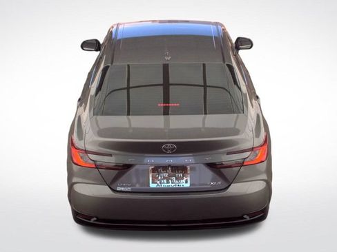 Used 2025 Toyota Camry XLE FWD image 5