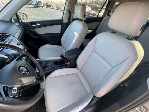 Used 2021 Volkswagen Tiguan SE image 11