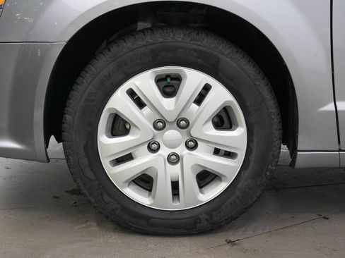 Used 2019 Dodge Grand Caravan SE FWD image 29