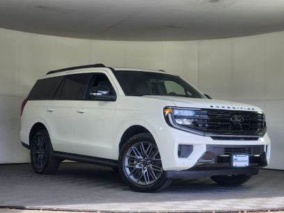 New 2026 Ford Expedition Platinum w/ Stealth Appearance Package