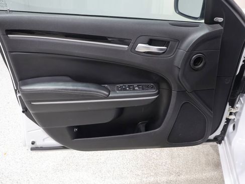 Used 2019 Chrysler 300 S AWD/4WD image 12