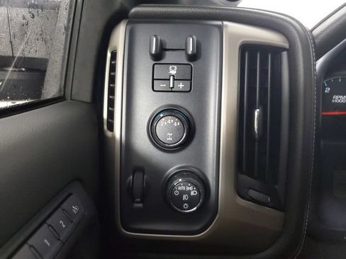 Used 2018 GMC Sierra 2500 Denali w/ Duramax Plus Package AWD/4WD image 34
