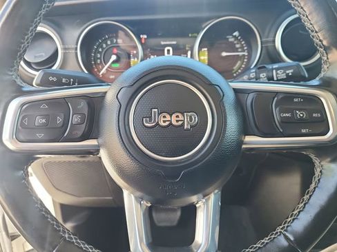 Used 2022 Jeep Wrangler Unlimited Sahara w/ Cold Weather Group AWD/4WD image 15