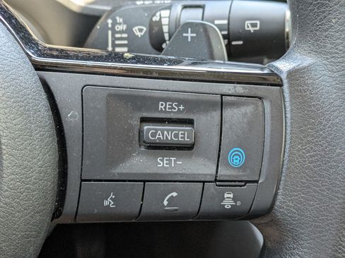 Used 2023 Nissan Rogue SV FWD image 26