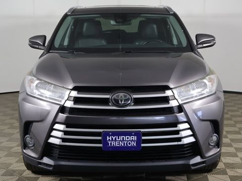 Used 2017 Toyota Highlander XLE w/ Carpet Mat Package AWD/4WD image 12