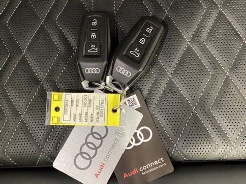 Used 2025 Audi SQ5 Premium Plus image 32