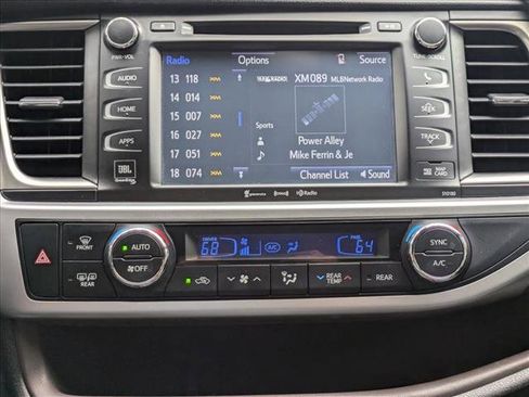 Used 2017 Toyota Highlander Limited image 13