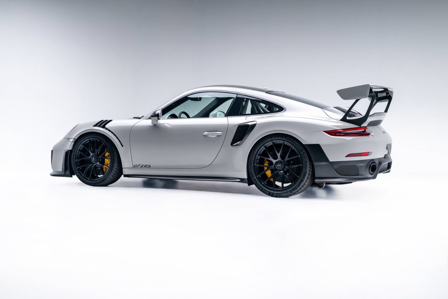 Used 2018 Porsche 911 GT2 RS RWD image 7