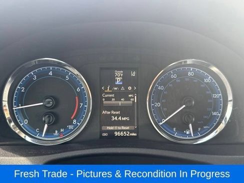 Used 2017 Toyota Corolla SE w/ Carpet Mat Package (TMS) FWD image 13